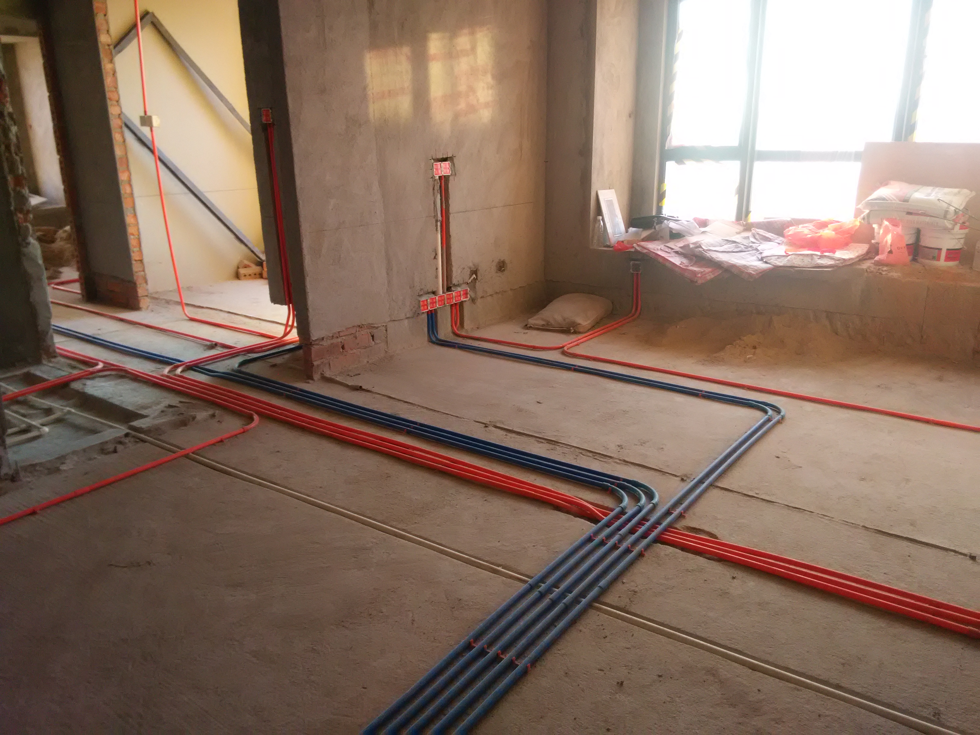 装修施工 水电 到底家里装修中的土建布线要不要横平竖直