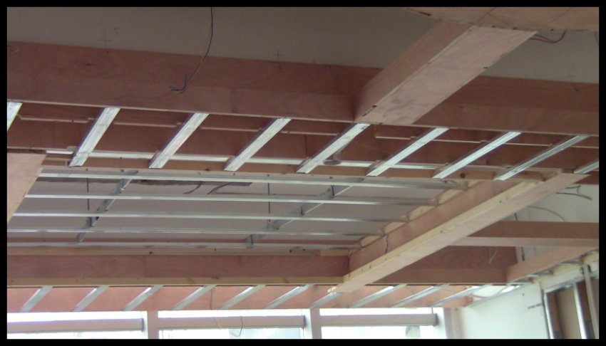 吊顶用石膏板还用加一层细木工板垫底吗