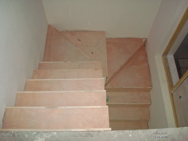 水泥楼梯如何用木工板装修_室内水泥楼梯装修步骤_水泥楼梯装修