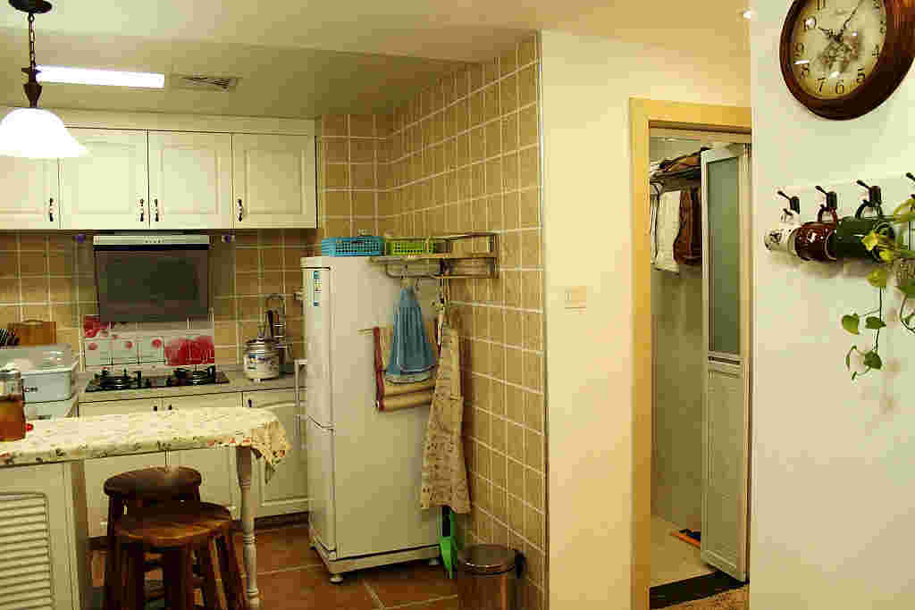 厨房和卫生间共用学果图,熏着房间跟入厕,厨房和洗手间共用房间